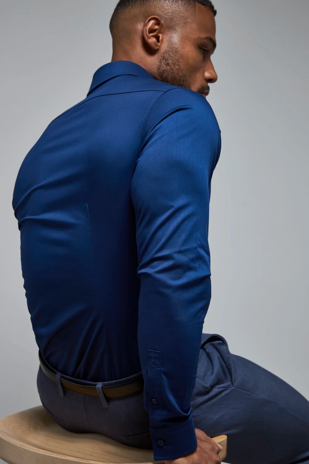 Muscle Fit Dress Shirt in Navy - Image 6