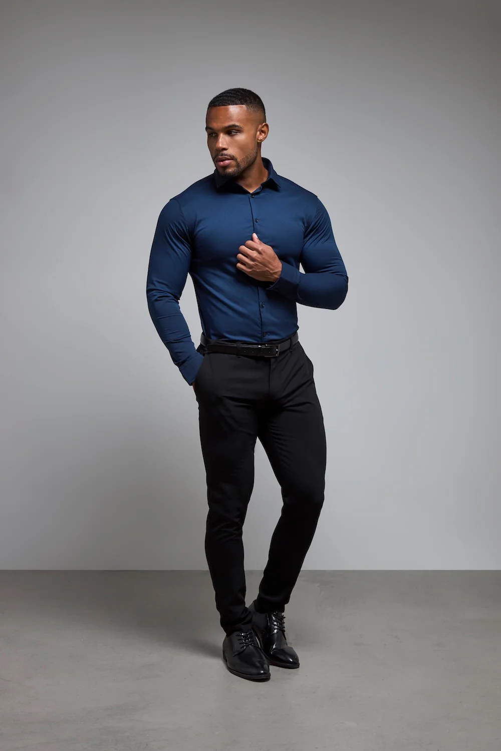 Muscle Fit Dress Shirt in Navy Blue - Image 4