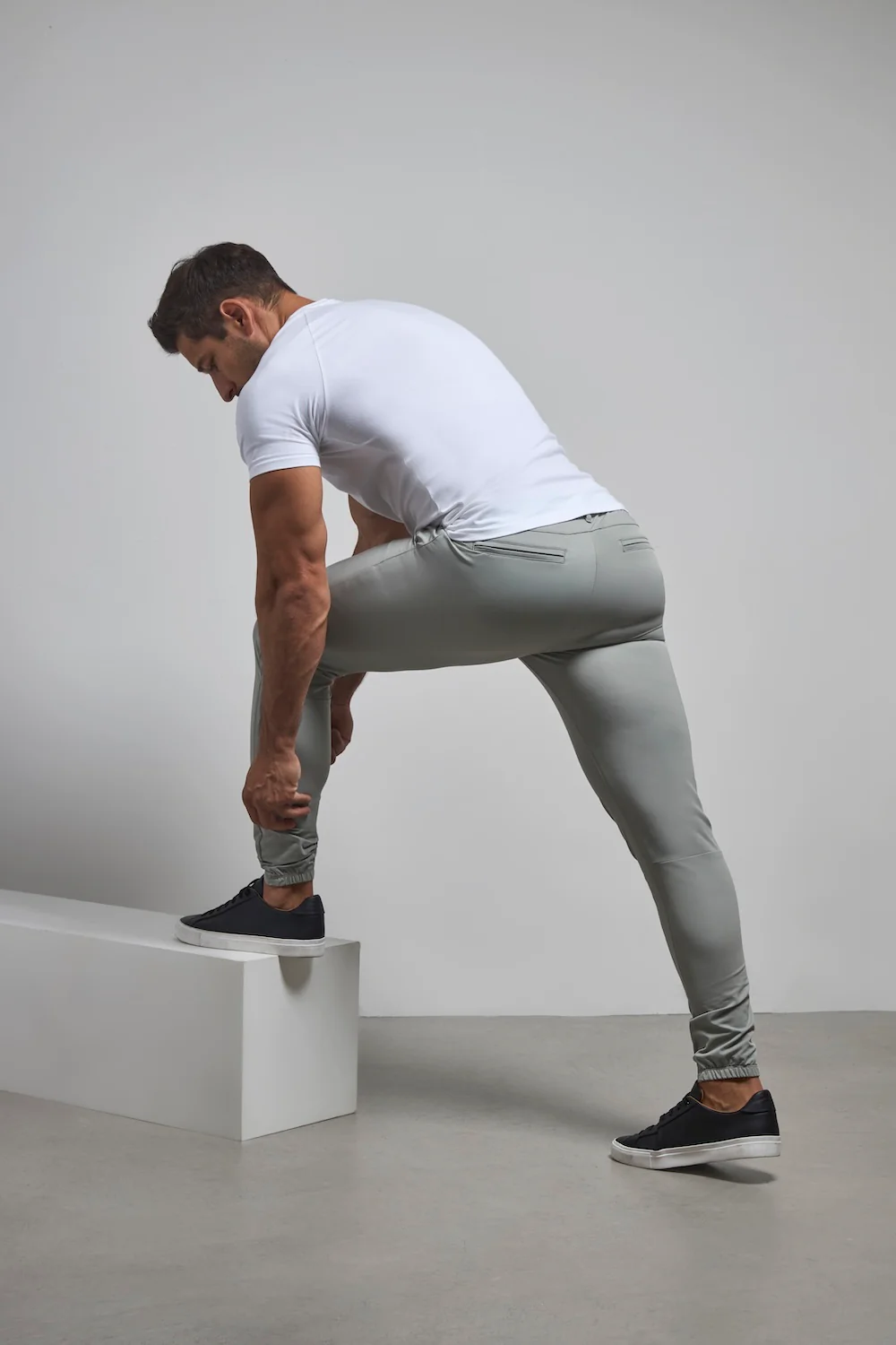 Everyday Tech Trousers in Soft Grey - Image 5