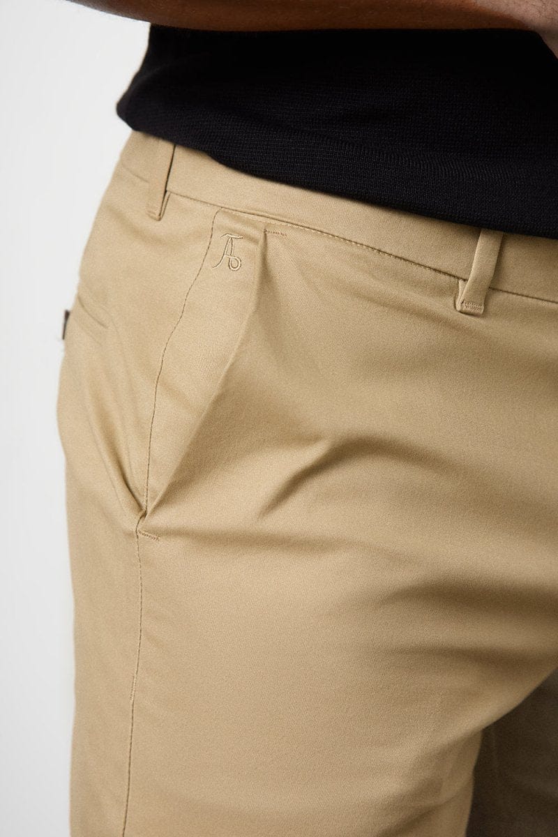 Muscle Fit Stretch Chino Shorts - Shorter Length in Dark Sand - Image 3