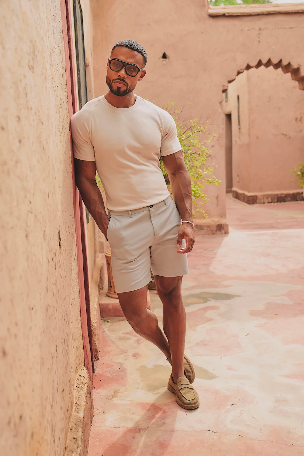 Muscle Fit Stretch Chino Shorts in Pale Grey - Image 4
