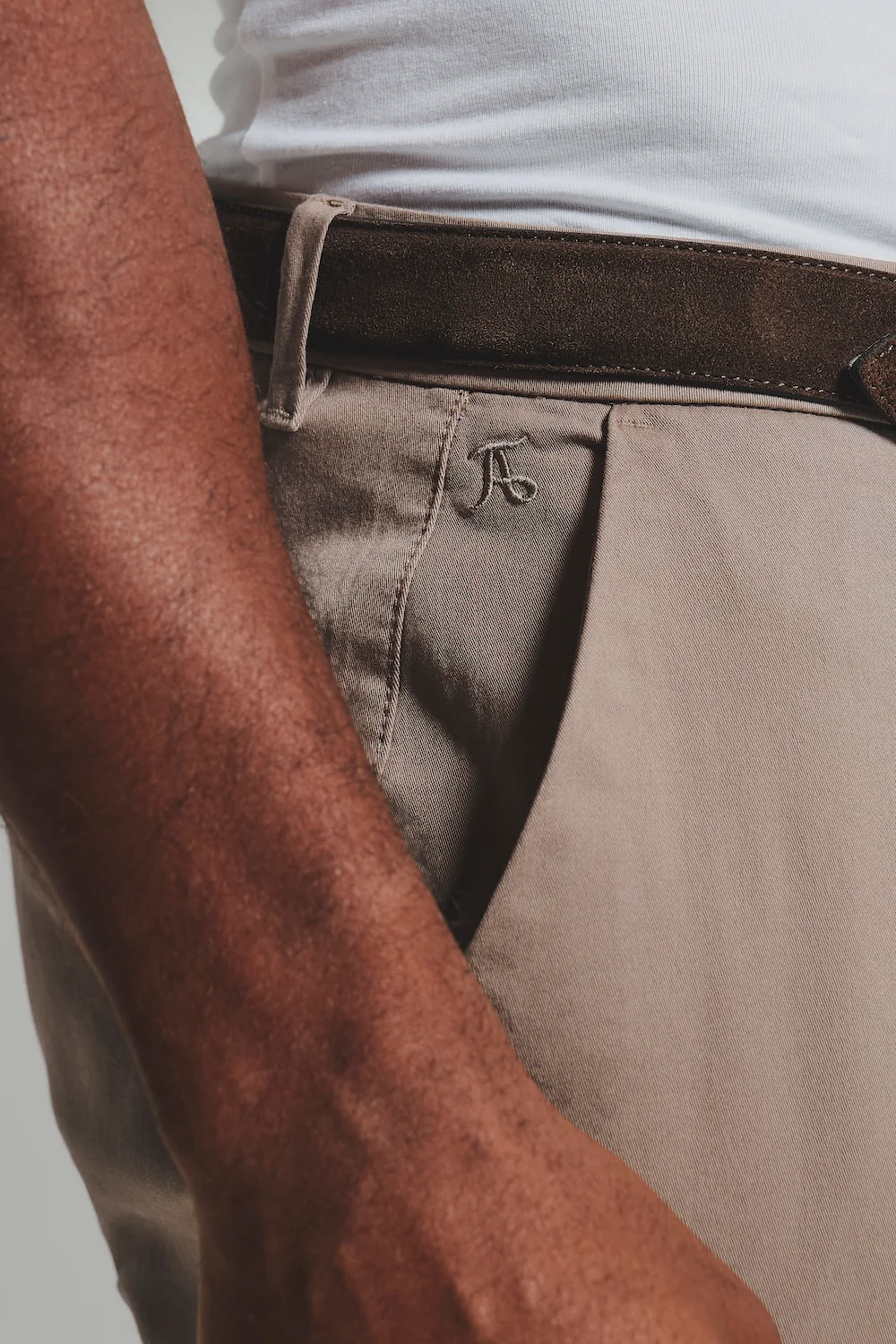 Muscle Fit Cotton Stretch Chino Trouser in Mushroom - Image 4