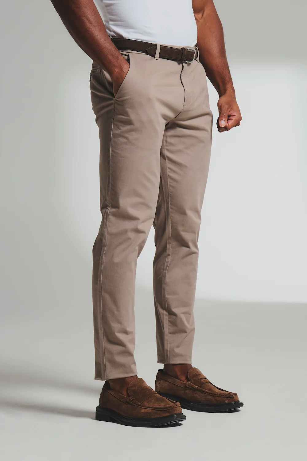 Muscle Fit Cotton Stretch Chino Trouser in Mushroom - Image 5
