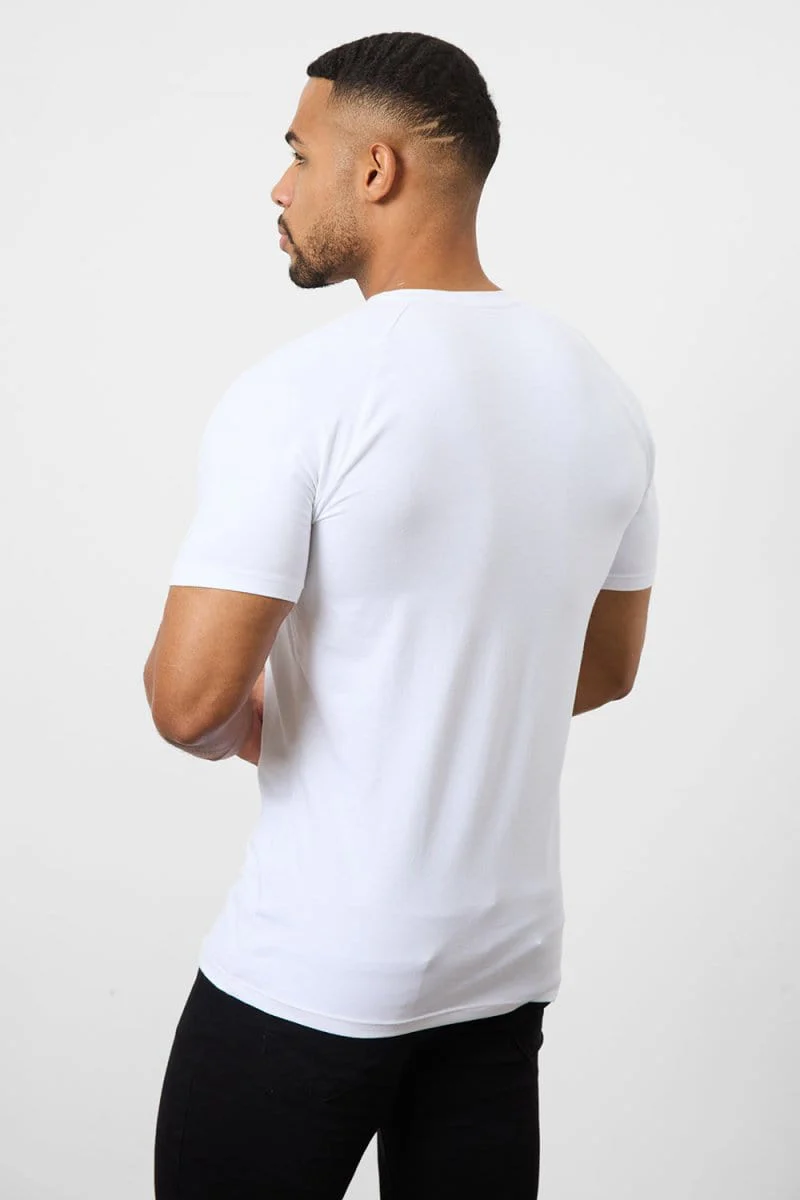 Muscle Fit Favourites V-Neck 3-Pack - Image 7