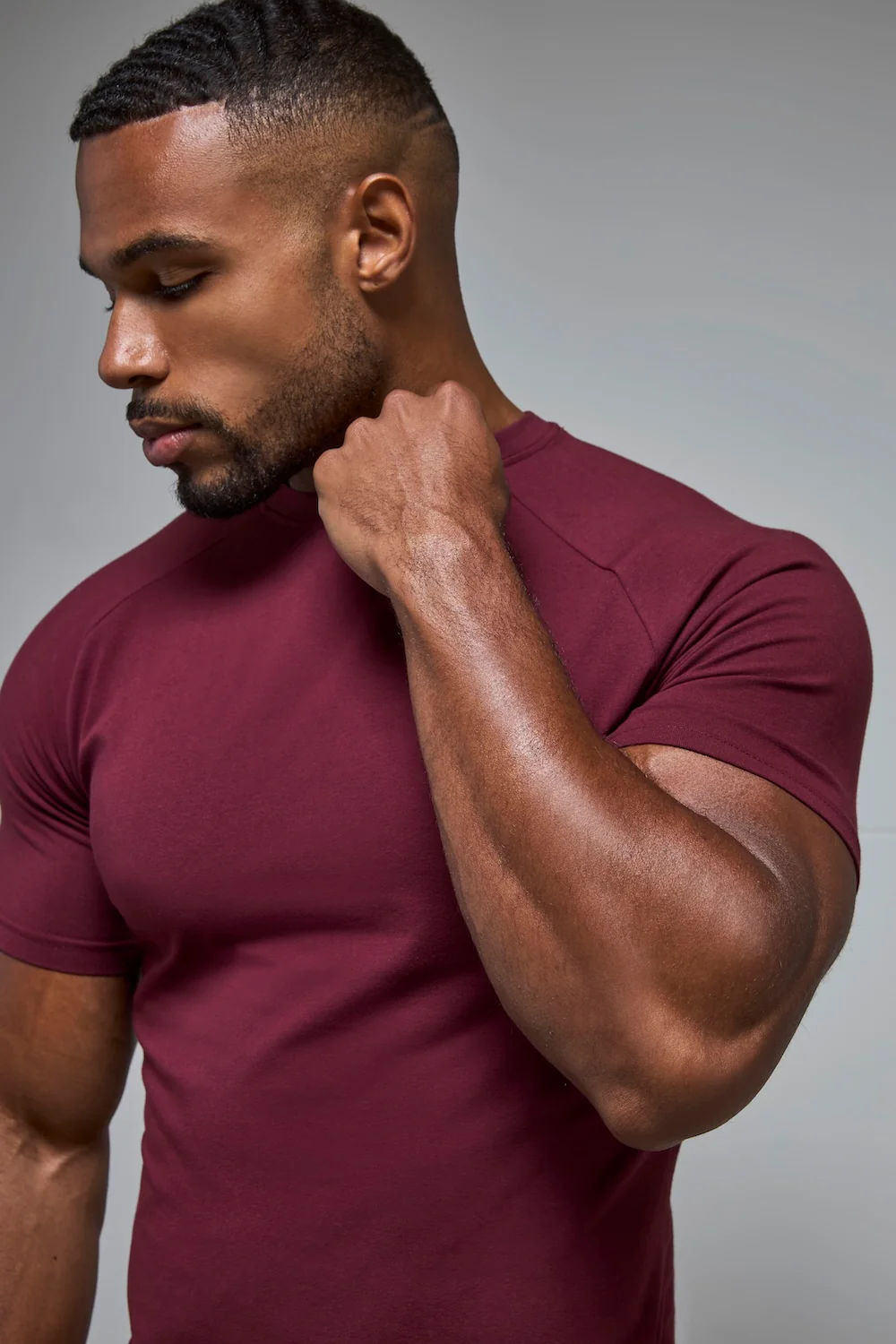 Muscle Fit T-Shirt in Burgundy - Image 4