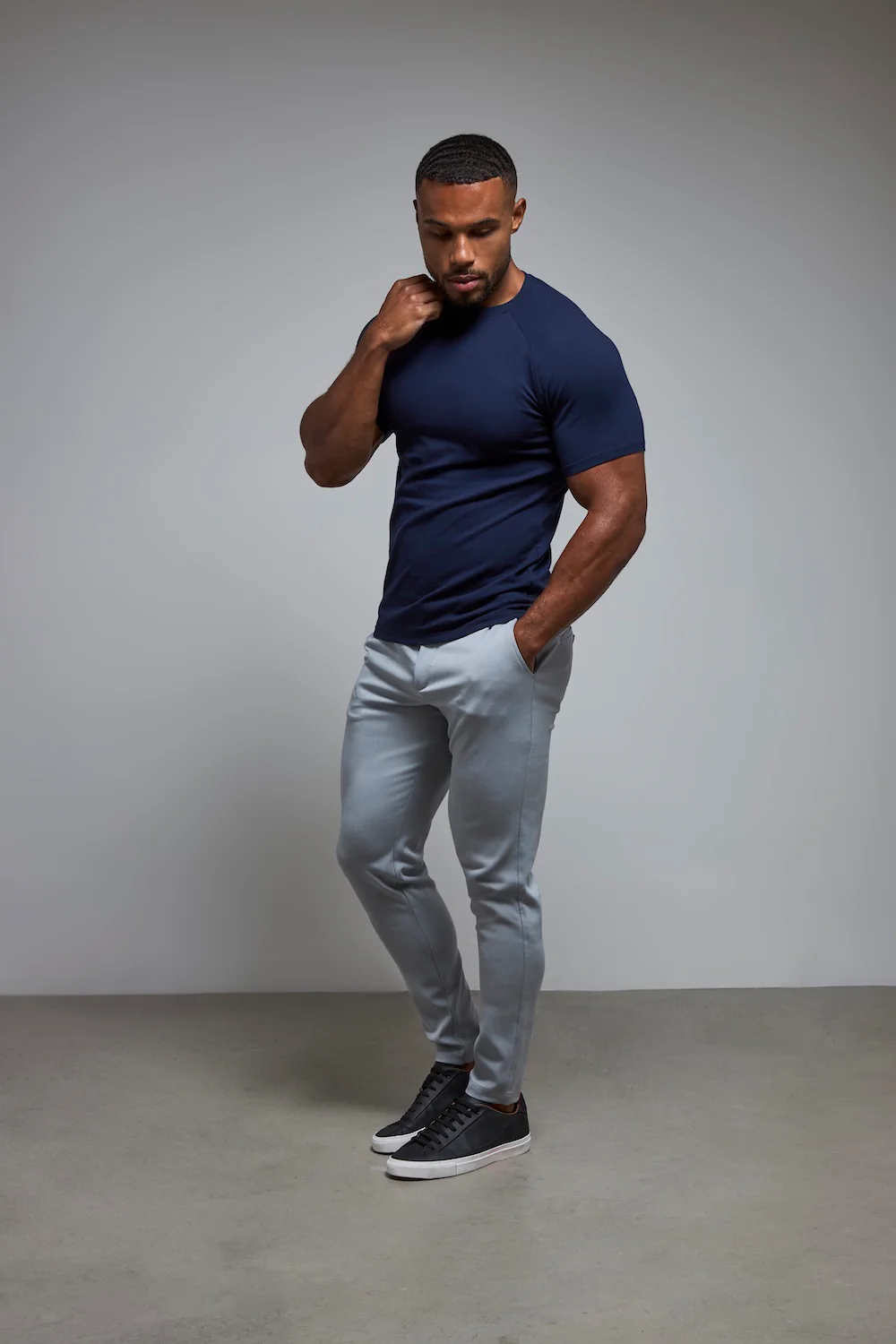 Muscle Fit T-Shirt in True Navy - Image 4