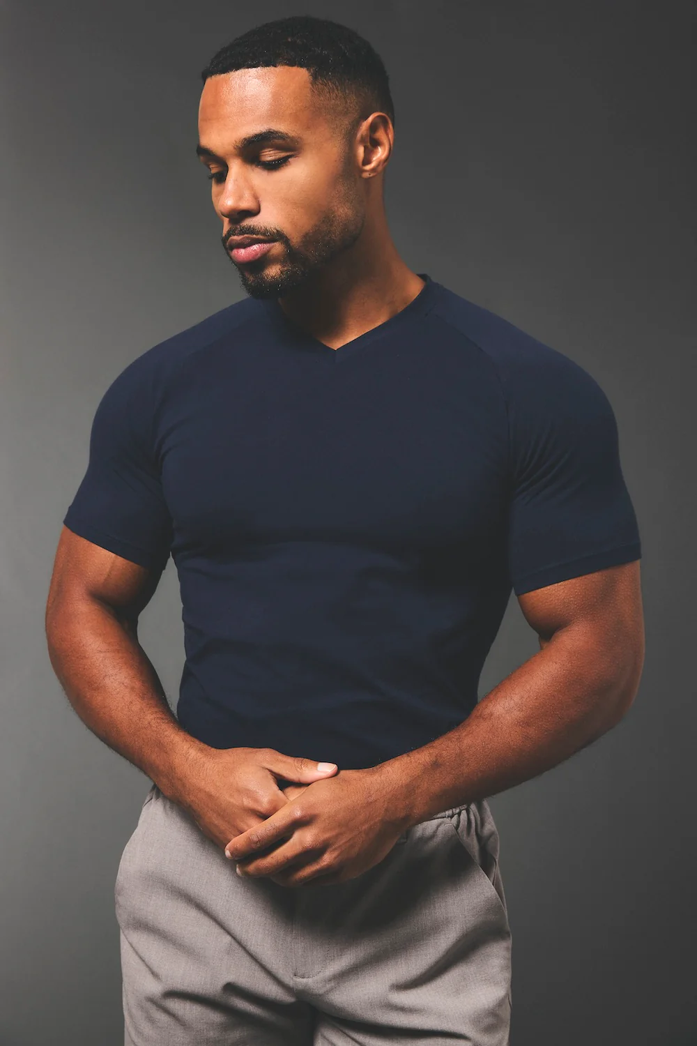 Muscle Fit V-Neck in Navy - Image 4