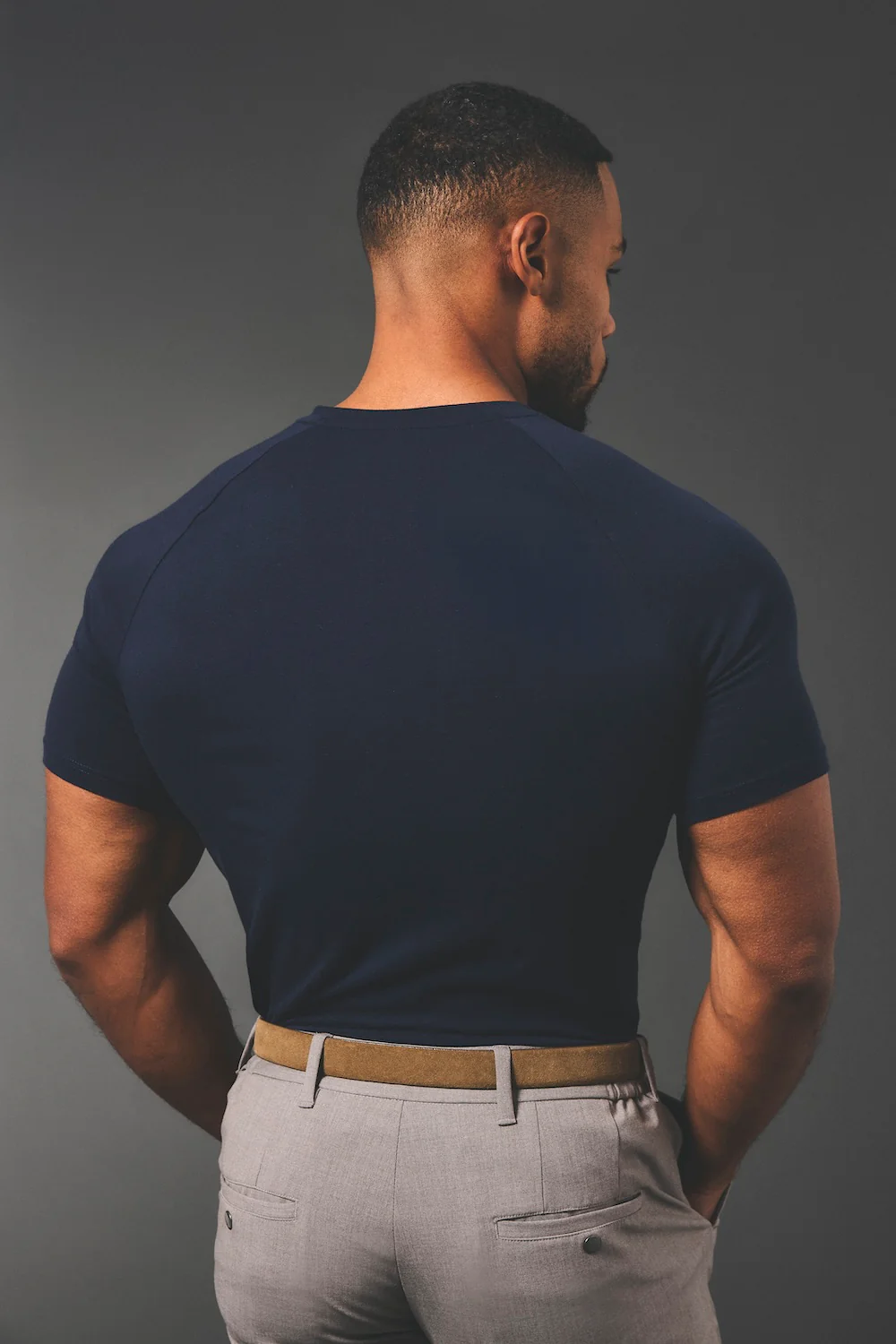 Muscle Fit V-Neck in Navy - Image 5