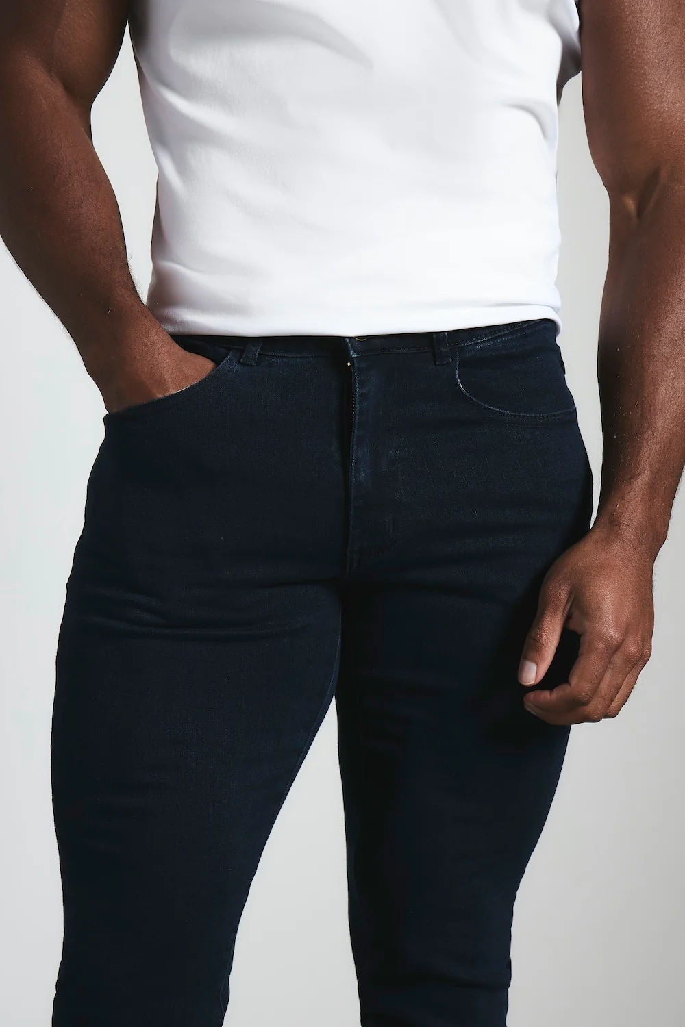 Muscle Fit Jeans in Indigo - Image 5