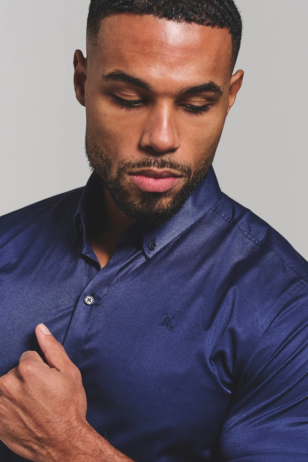 Muscle Fit Short Sleeve Signature Shirt in French Navy - Image 4
