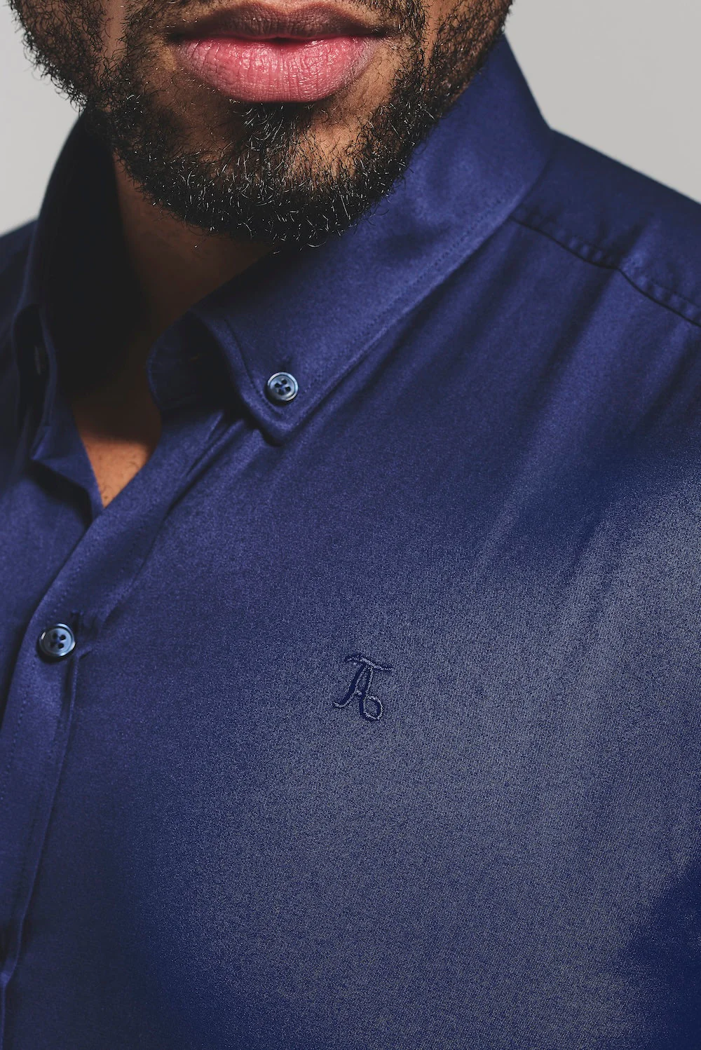Muscle Fit Short Sleeve Signature Shirt in French Navy - Image 5