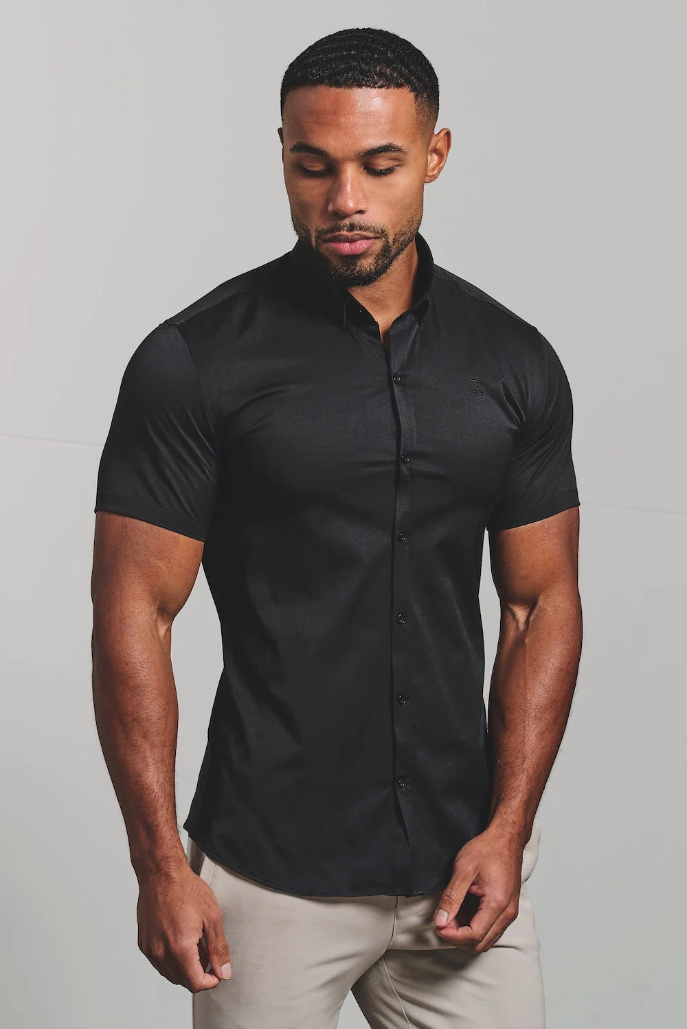 Muscle Fit Short Sleeve Signature Shirt in Black - Image 2