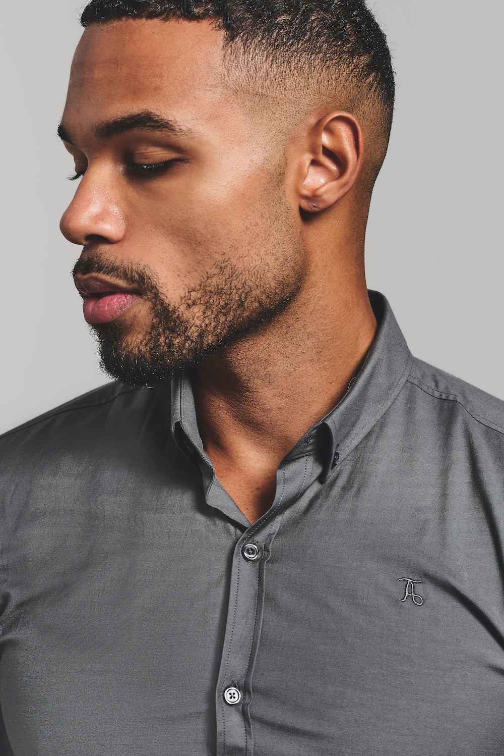 Muscle Fit Short Sleeve Signature Shirt in Grey - Image 4