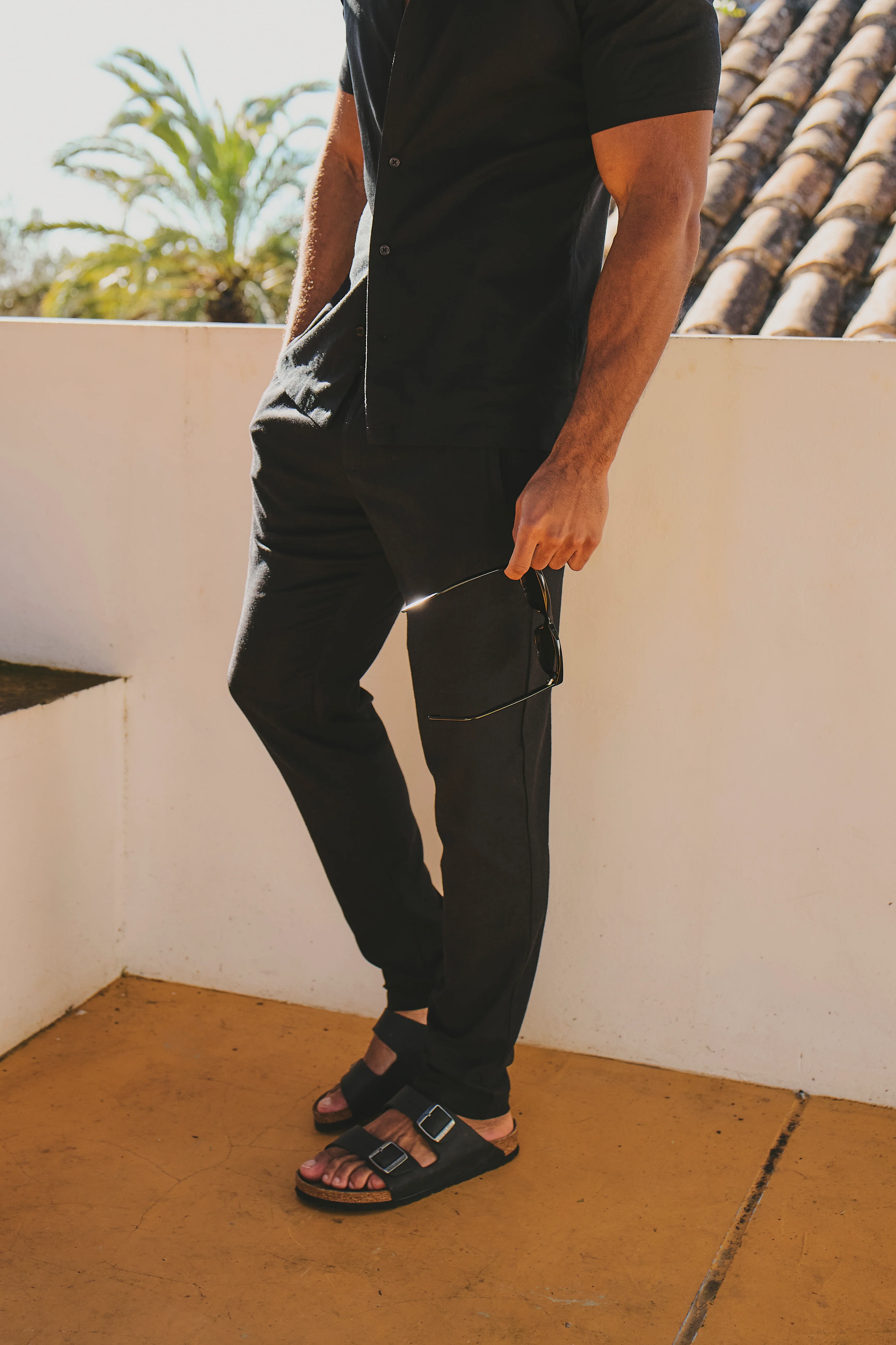 Stretch Linen Blend Single Pleated Trousers in Black - Image 4