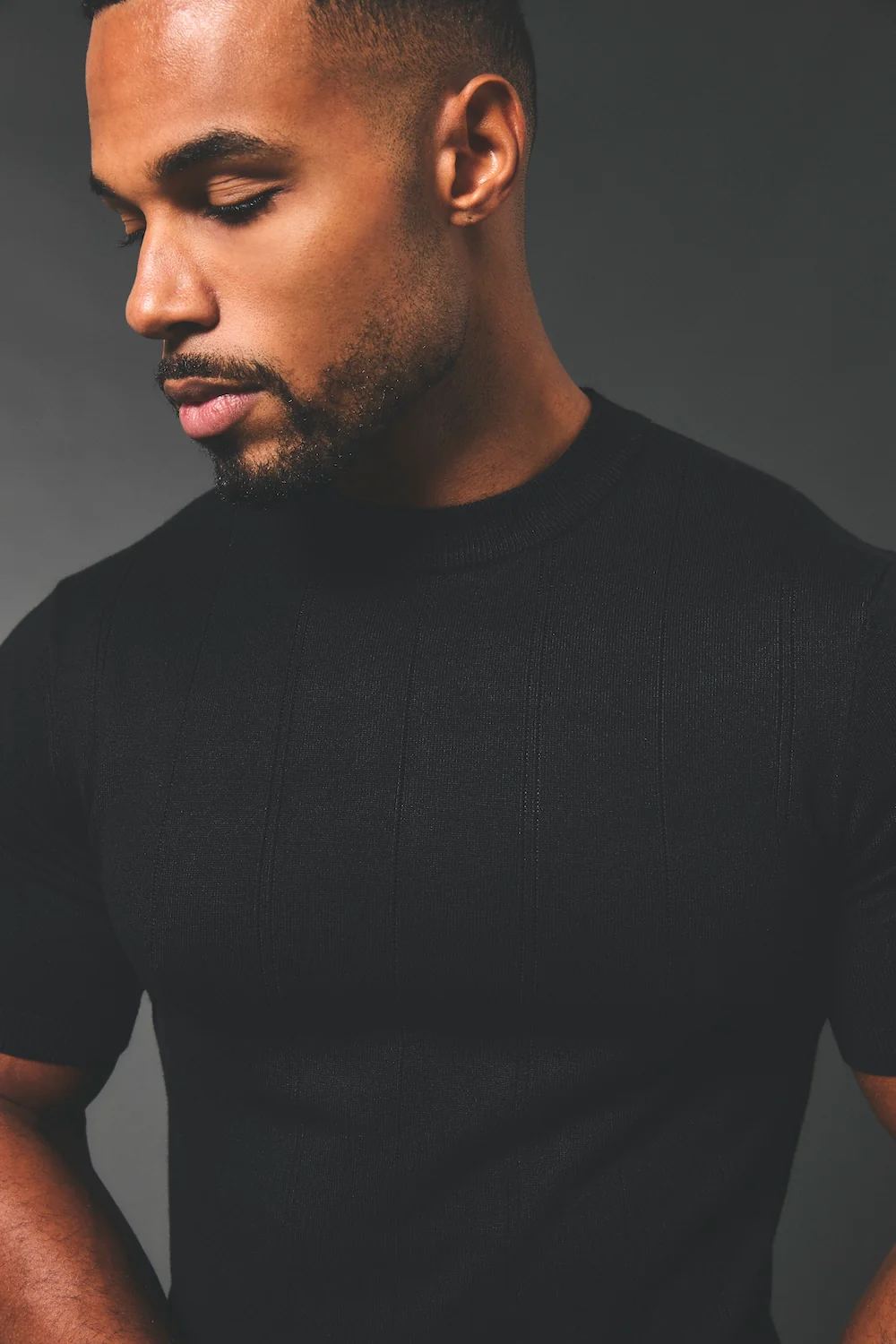 Vertical Stripe Knitted T-Shirt in Black - Image 3